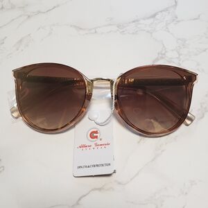 Women's Golden reflective sunglasses.